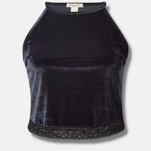 Torrid Festi Stretch Velvet Cropped High Neck Lace
Trim Cami SZ 3X/22-24 NWT